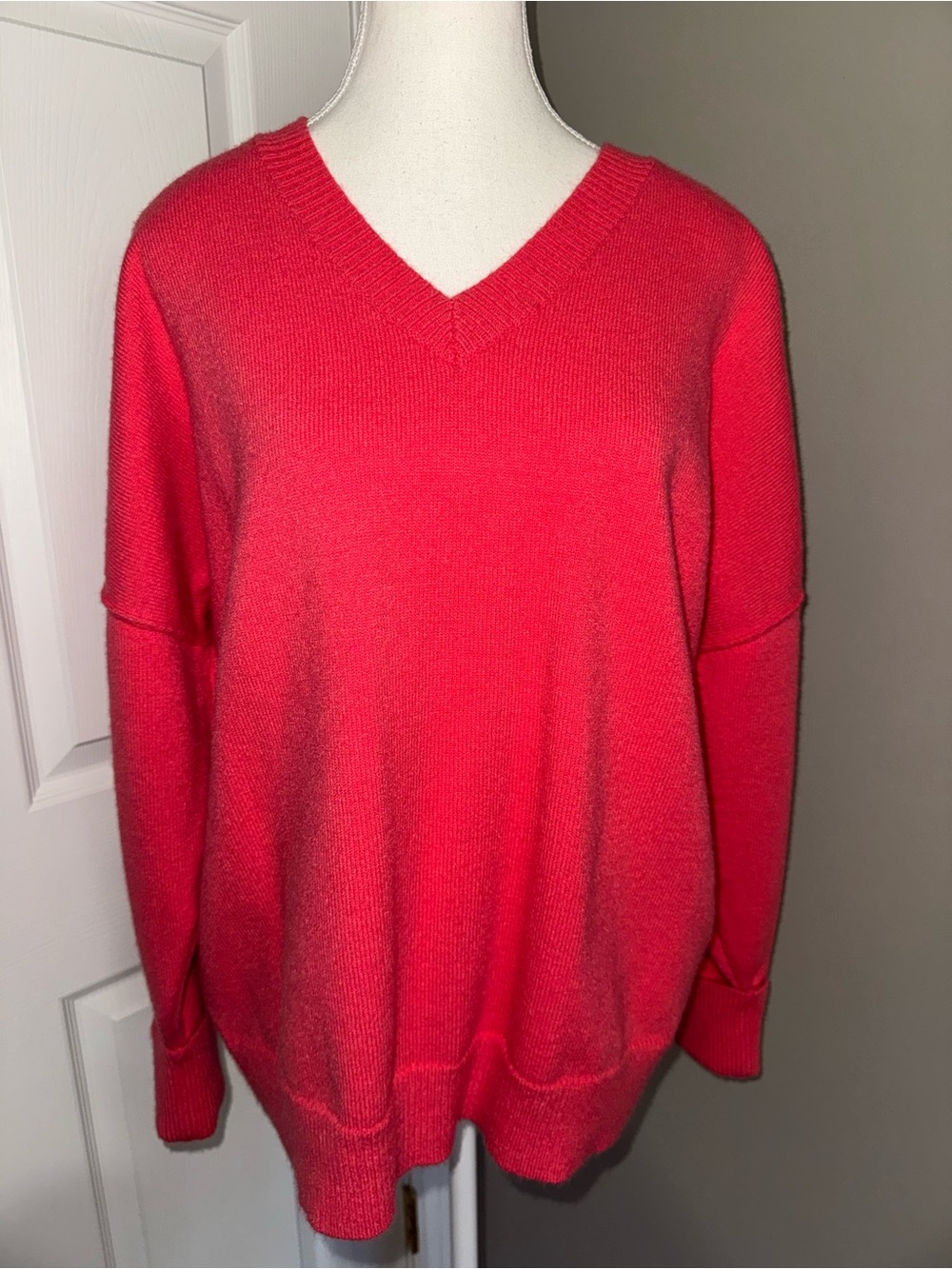 Abela V-neck Coral Cuffed Sleeves‎ Soft Oversized Sweater Size Small Cozy